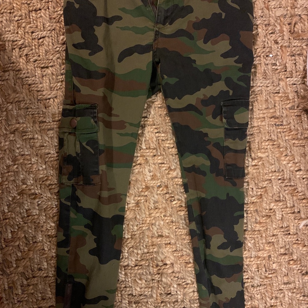 Clothes - Picture 7 of 8